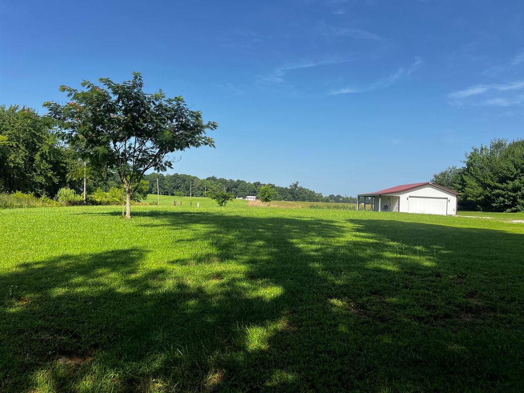 Image 24 of property listing at 10261 N Puckett Lane, Mt Vernon, IL 62864