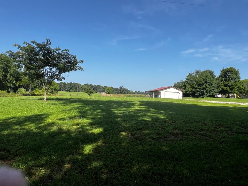 Image 26 of property listing at 10261 N Puckett Lane, Mt Vernon, IL 62864