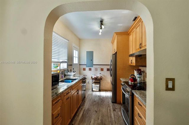 906 Genoa St, Coral Gables, FL 33134