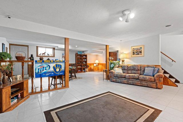 2911 RIDGEWAY DRIVE, Neenah, WI 54956