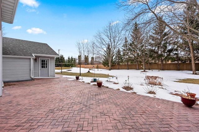 2911 RIDGEWAY DRIVE, Neenah, WI 54956