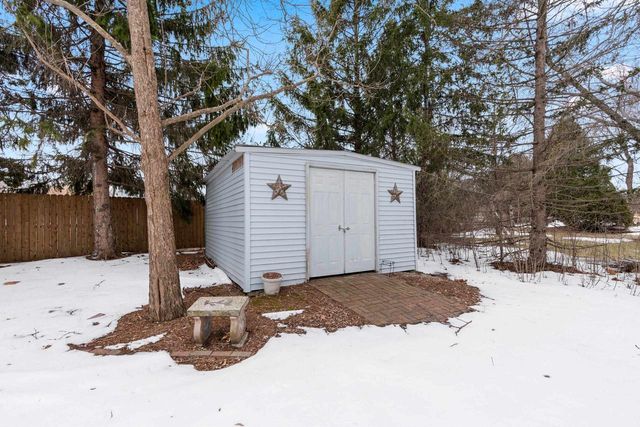 2911 RIDGEWAY DRIVE, Neenah, WI 54956