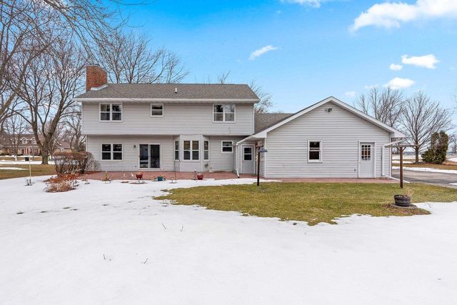 2911 RIDGEWAY DRIVE, Neenah, WI 54956
