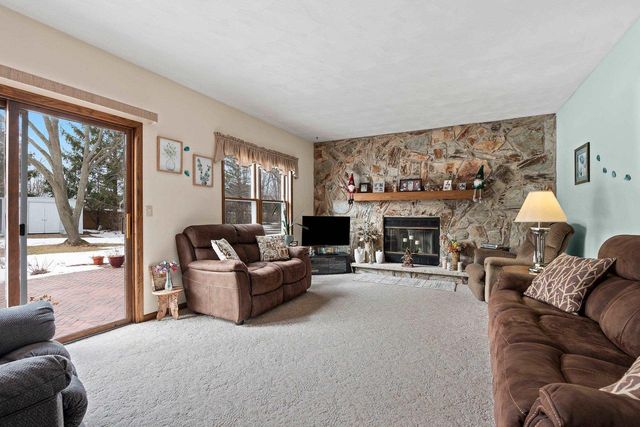 2911 RIDGEWAY DRIVE, Neenah, WI 54956