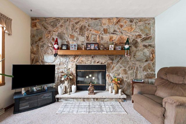 2911 RIDGEWAY DRIVE, Neenah, WI 54956