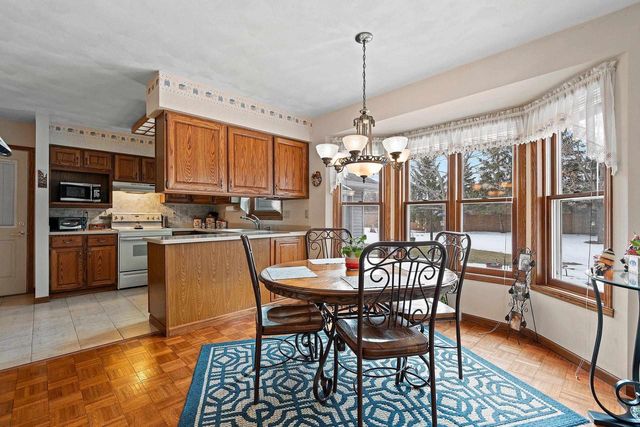 2911 RIDGEWAY DRIVE, Neenah, WI 54956