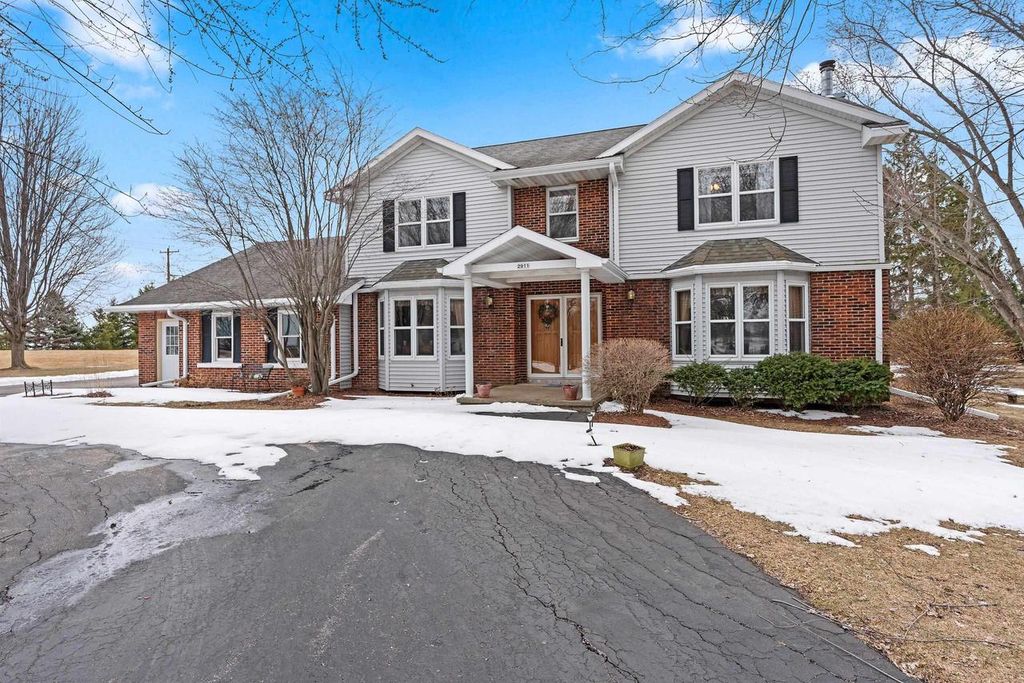 2911 RIDGEWAY DRIVE, Neenah, WI 54956