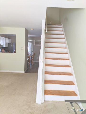29 Cleveland Street 5, Danbury, CT 06810