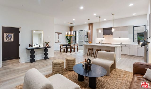 1314 W Cannon Drive, Los Angeles, CA 90026