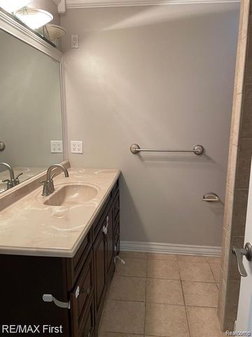 43865 Stoney Lane, Sterling Heights, MI 48313