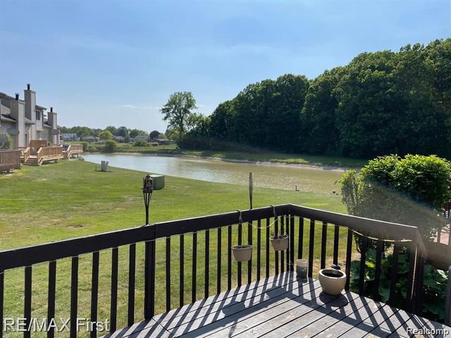 43865 Stoney Lane, Sterling Heights, MI 48313