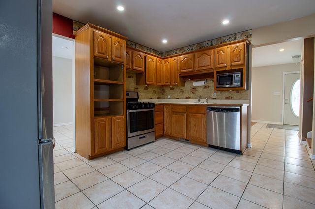 795 W 350 N, Hobart, IN 46342