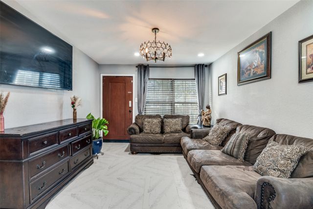 650 Pleasant Oaks Drive, Dallas, TX 75217