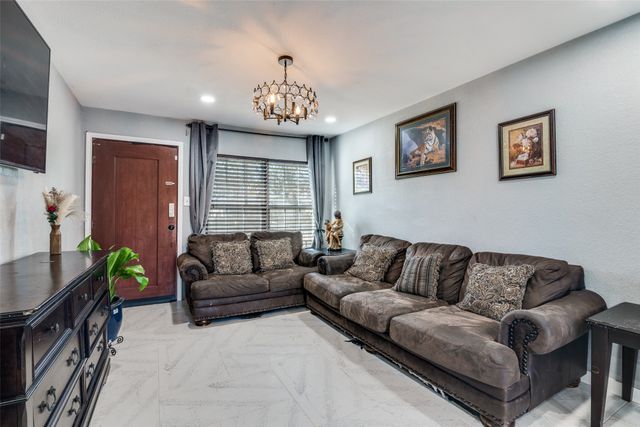 650 Pleasant Oaks Drive, Dallas, TX 75217