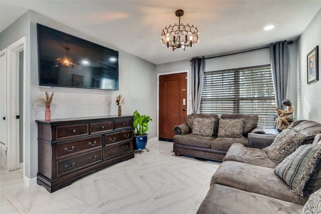 650 Pleasant Oaks Drive, Dallas, TX 75217