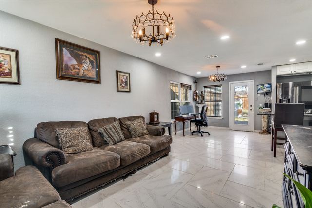 650 Pleasant Oaks Drive, Dallas, TX 75217