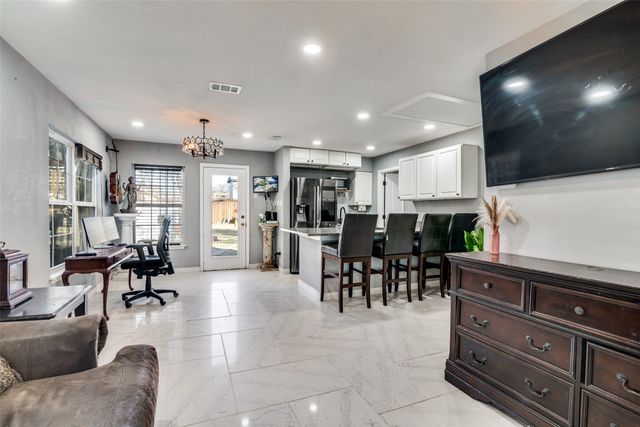 650 Pleasant Oaks Drive, Dallas, TX 75217