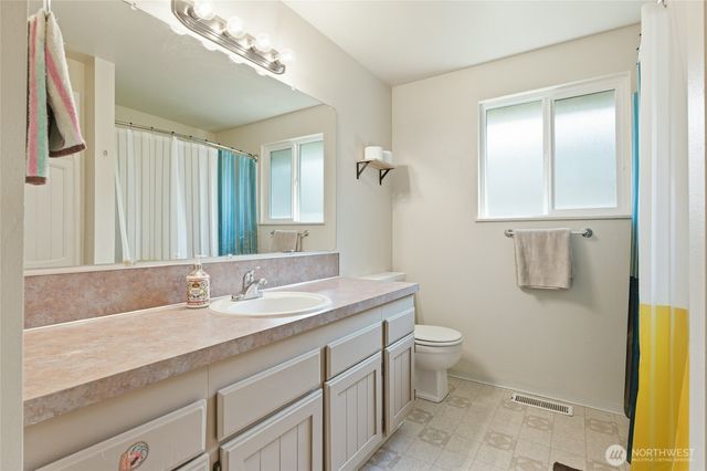 709 Enterprise Drive NE, Lacey, WA 98516