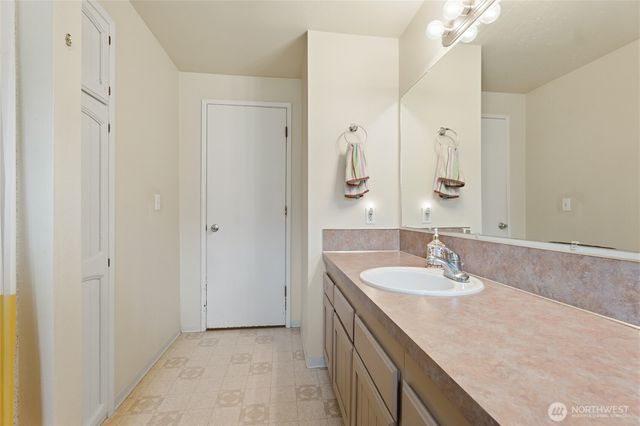 709 Enterprise Drive NE, Lacey, WA 98516