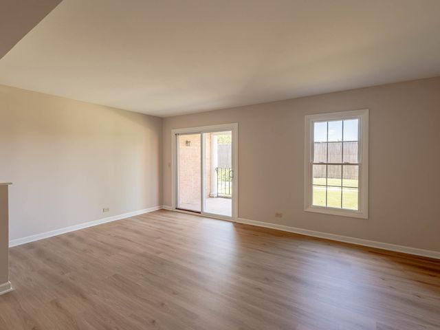 530 Shorely Drive 104, Barrington, IL 60010