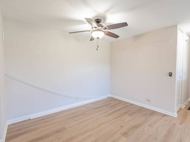 530 Shorely Drive 104, Barrington, IL 60010