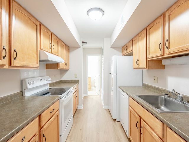 530 Shorely Drive 104, Barrington, IL 60010