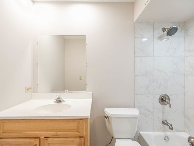 530 Shorely Drive 104, Barrington, IL 60010