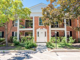 530 Shorely Drive 104, Barrington, IL 60010