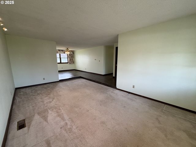 4546 46TH Ave Ne, Salem, OR 97305