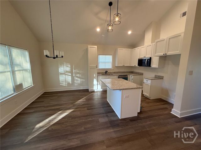 7 Helmken Street, Savannah, GA 31404