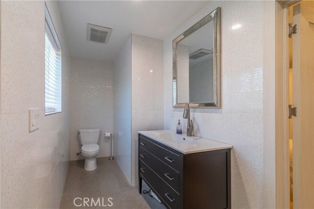 902 E WALNUT Avenue, Burbank, CA 91501