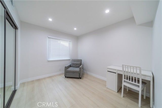 902 E WALNUT Avenue, Burbank, CA 91501