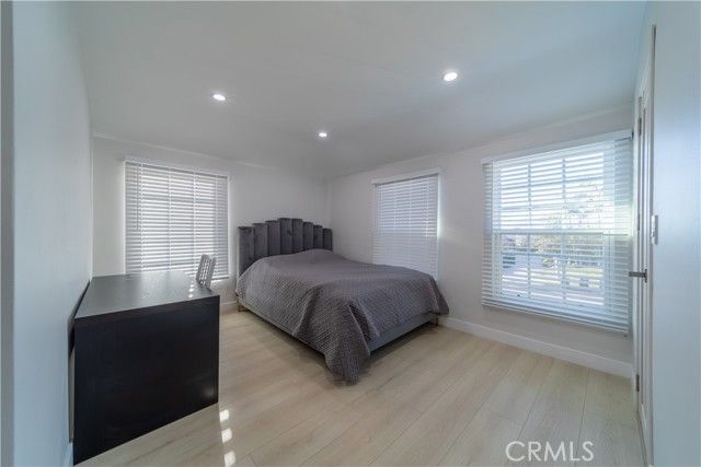 902 E WALNUT Avenue, Burbank, CA 91501