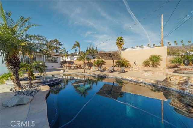 902 E WALNUT Avenue, Burbank, CA 91501