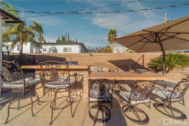 902 E WALNUT Avenue, Burbank, CA 91501