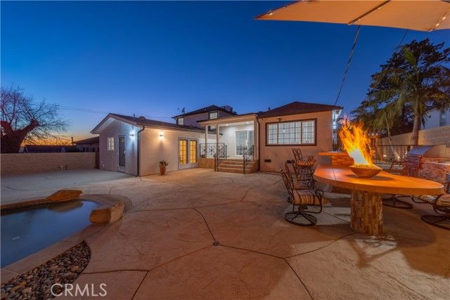 902 E WALNUT Avenue, Burbank, CA 91501