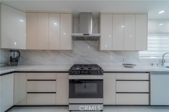 902 E WALNUT Avenue, Burbank, CA 91501