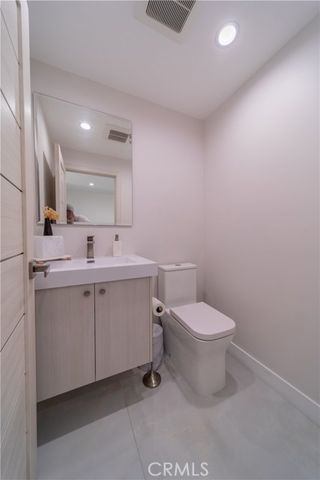 902 E WALNUT Avenue, Burbank, CA 91501