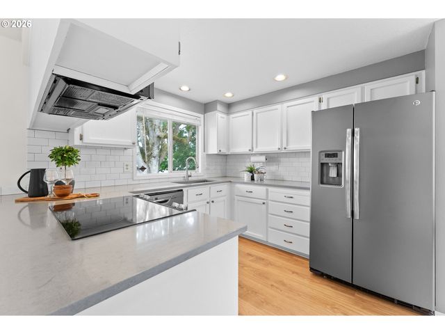 17527 Sw MCKNIGHT Ln, Beaverton, OR 97006