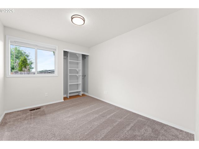 17527 Sw MCKNIGHT Ln, Beaverton, OR 97006