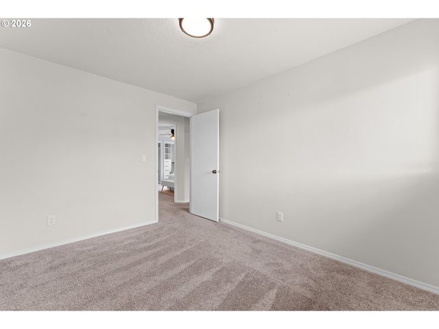 17527 Sw MCKNIGHT Ln, Beaverton, OR 97006