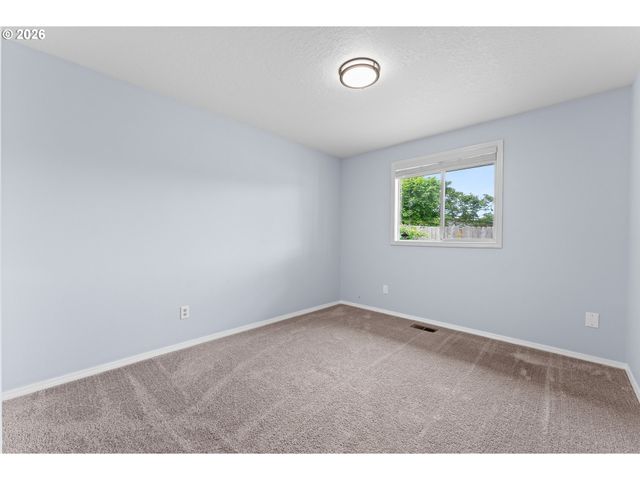 17527 Sw MCKNIGHT Ln, Beaverton, OR 97006