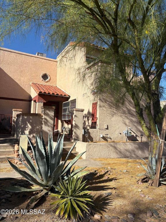 2284 W Paseo Cielo, Tucson, AZ 85742