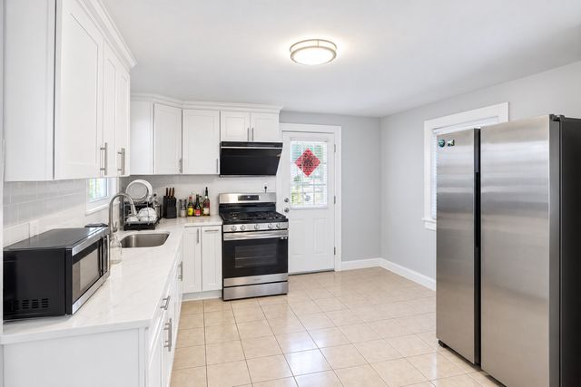 57 Safford St, Quincy, MA 02170