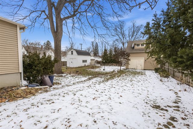 65 S Howell Street, Hillsdale, MI 49242