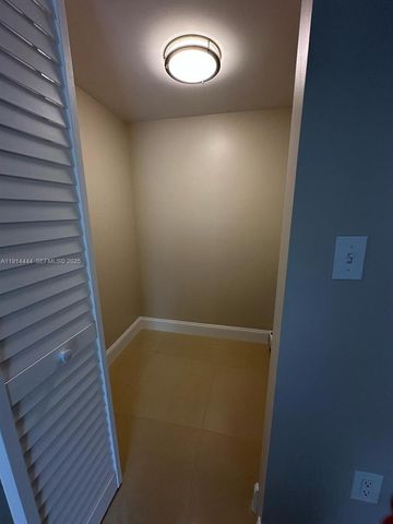 5530 NW 44th Street 308C, Lauderhill, FL 33319