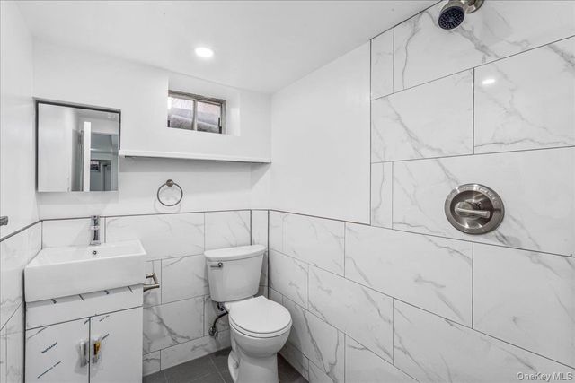 161-36 Grand Central Parkway, Jamaica Hills, NY 11432