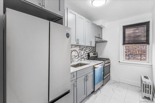 161-36 Grand Central Parkway, Jamaica Hills, NY 11432