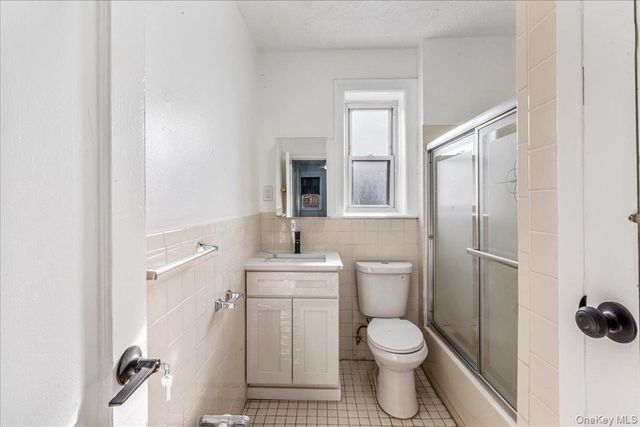 161-36 Grand Central Parkway, Jamaica Hills, NY 11432