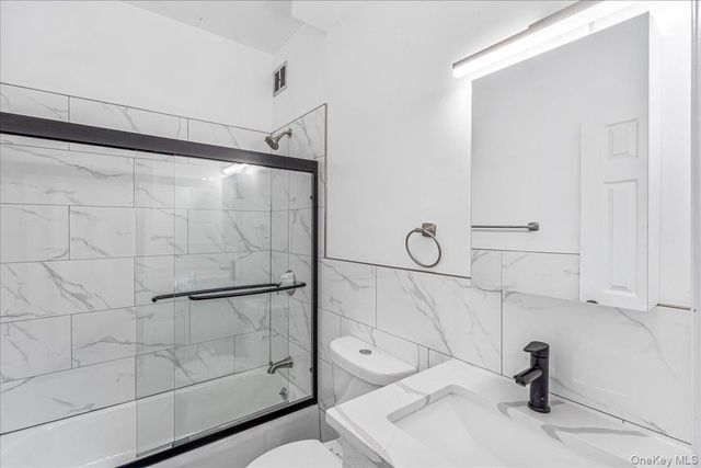 161-36 Grand Central Parkway, Jamaica Hills, NY 11432